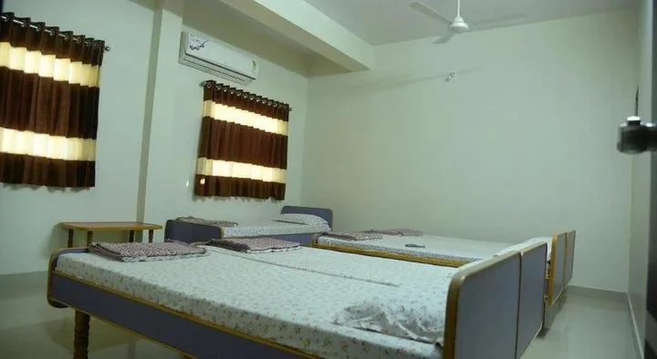 Вирпур: Hotel Shrinath