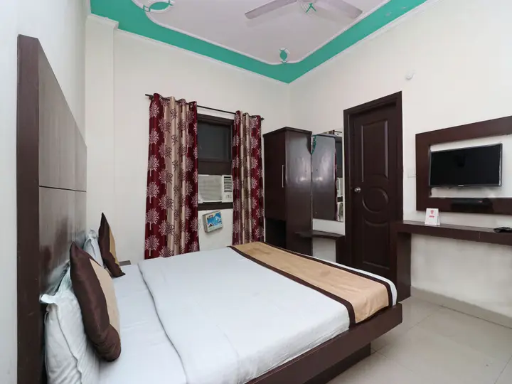 Нью-Дели: OYO 9726 Hotel Aura Palace Deluxe