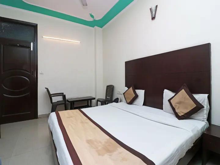 Нью-Дели: OYO 9726 Hotel Aura Palace Deluxe