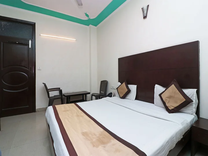 Нью-Дели: OYO 9726 Hotel Aura Palace Deluxe