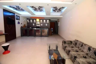 Нью-Дели: OYO 9726 Hotel Aura Palace Deluxe
