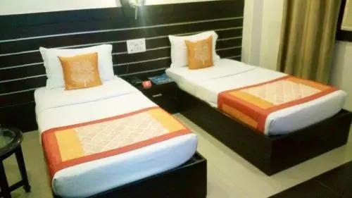 Aligarh: Hotel R R Inn