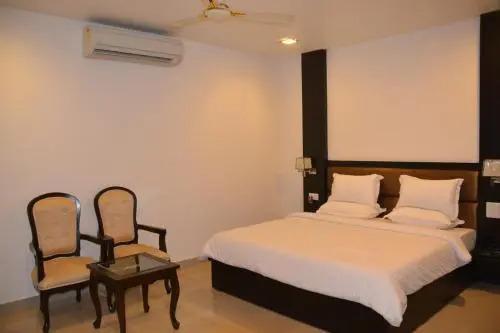Aligarh: Hotel R R Inn