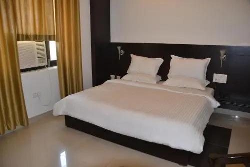 Aligarh: Hotel R R Inn