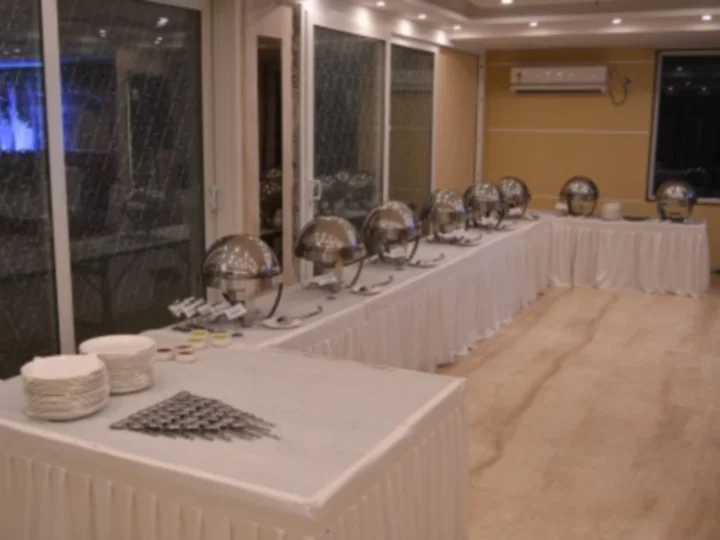 Гвалиор: The City Grand Hotel