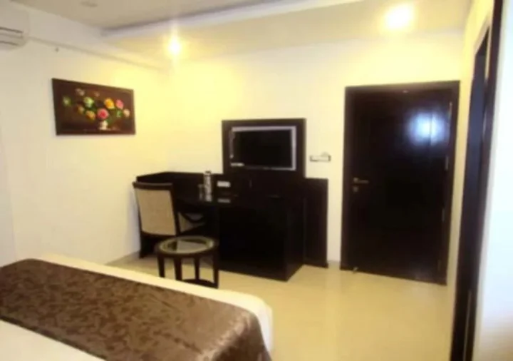 Гвалиор: The City Grand Hotel