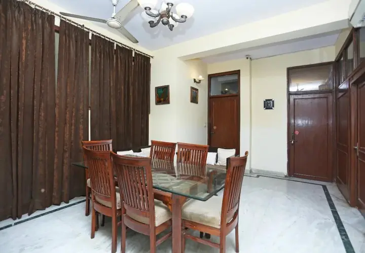 Нойда: Oyo 708 Hotel Sanjeevni