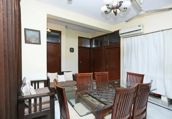 Нойда: Oyo 708 Hotel Sanjeevni