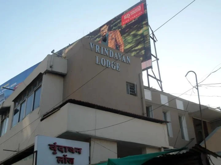 Солапур: Vrindavan Lodge