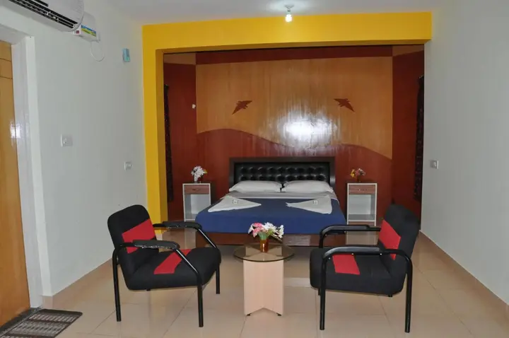 Palahalli: KSTDC Hotel Mayura Gaganachukki