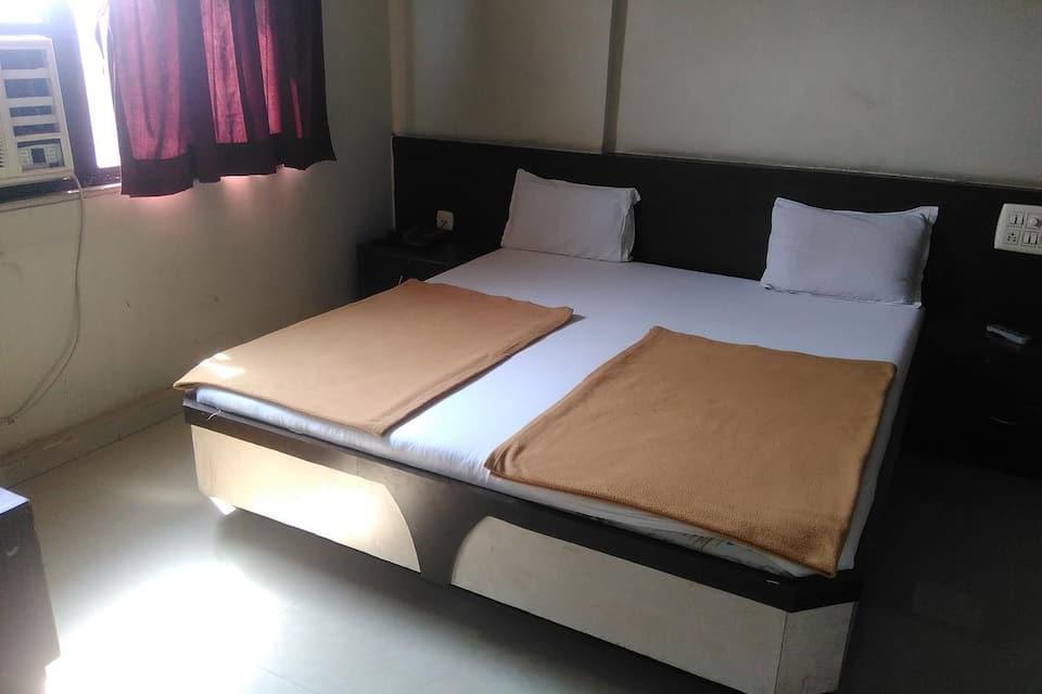 Вапи: Hotel Rahil International