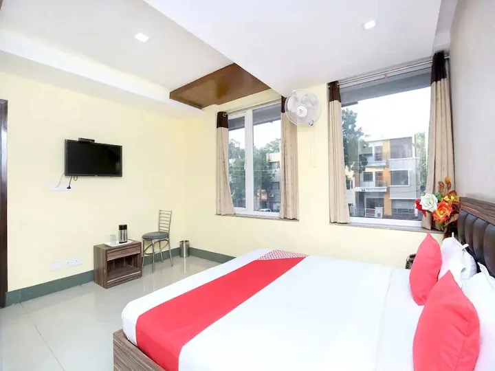 Мохали: OYO 15030 Hotel ESS PEE Grand
