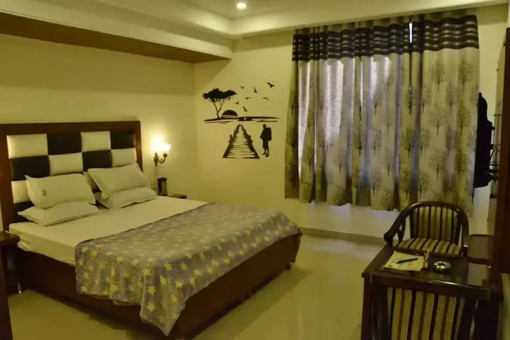 Зиракпур: Hotel At Inn