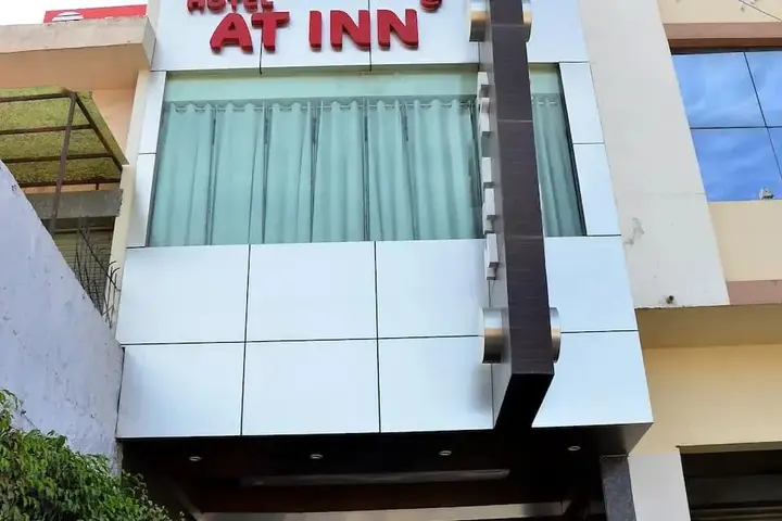 Зиракпур: Hotel At Inn