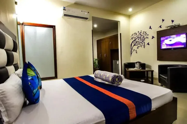 Зиракпур: Hotel At Inn