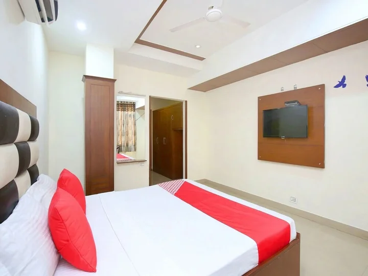 Зиракпур: Hotel At Inn