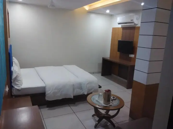 Вапи: Hotel Apex Inn