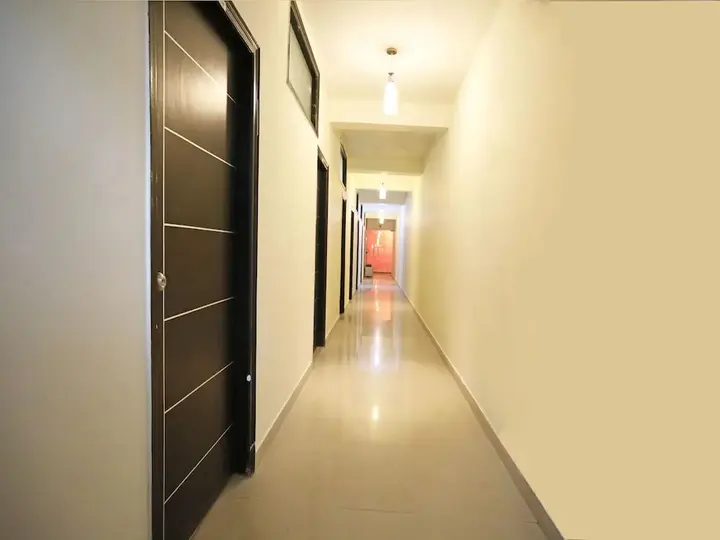 Нью-Дели: OYO 11605 Hotel Aravali Inn