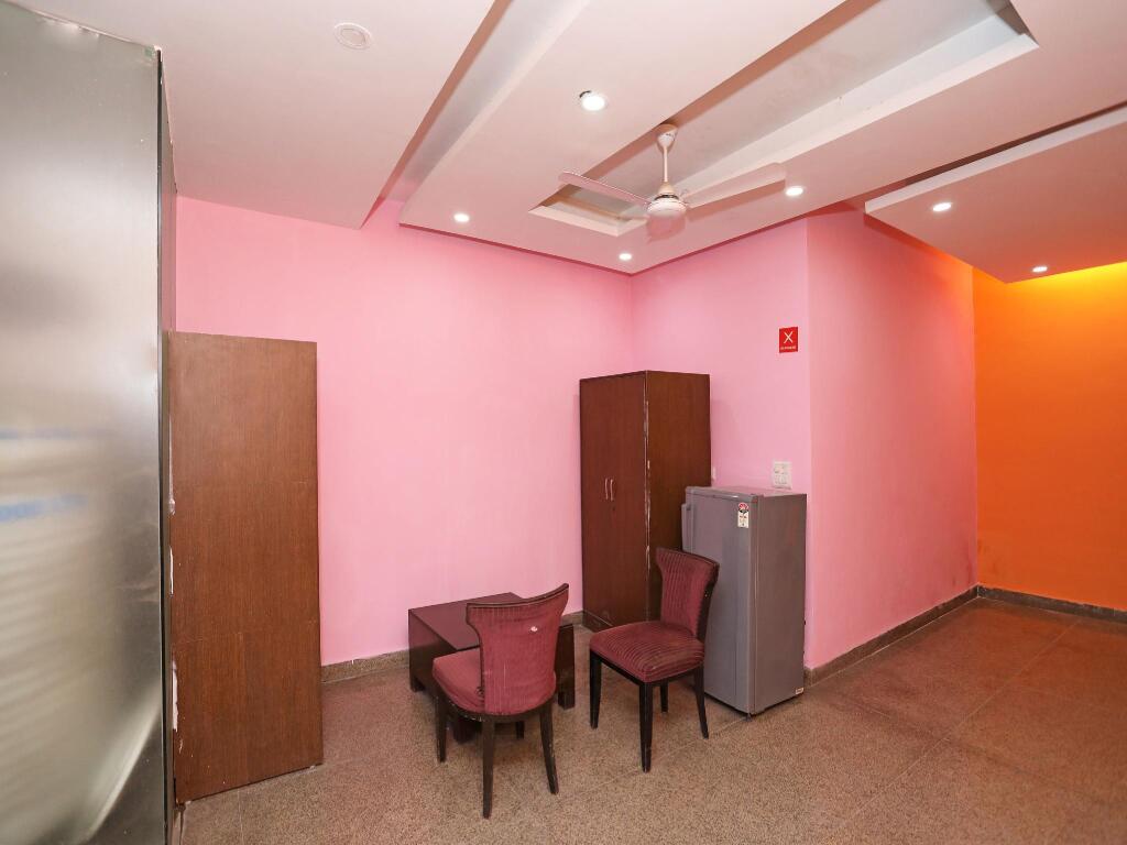 Нью-Дели: OYO 11605 Hotel Aravali Inn
