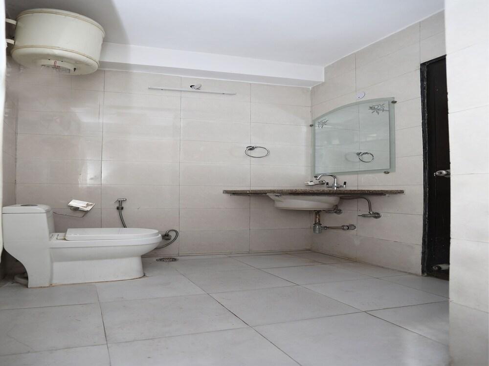 Нью-Дели: OYO 11605 Hotel Aravali Inn
