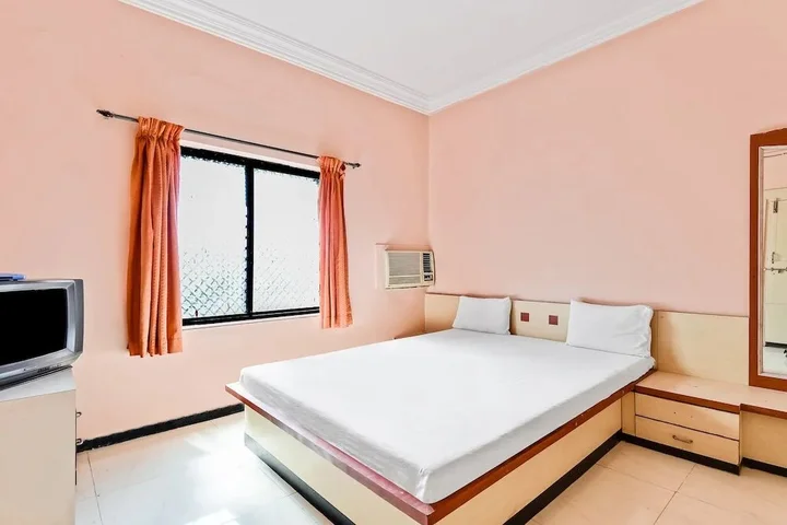 Солапур: Hotel Savan