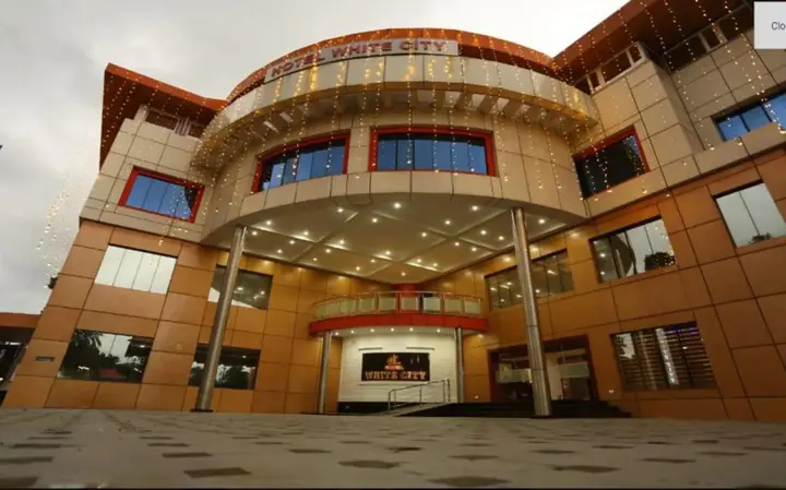 Вайпин: Hotel White City