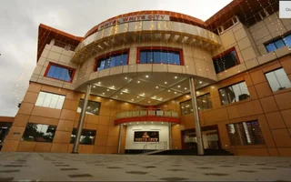 Вайпин: Hotel White City