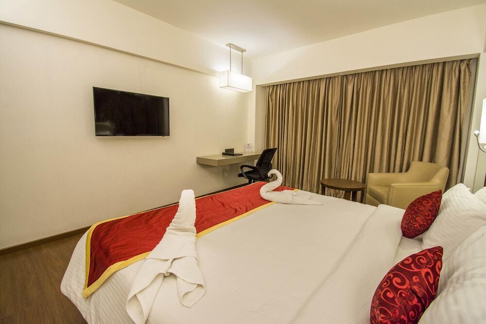 Висакхапатнам: V Hotel