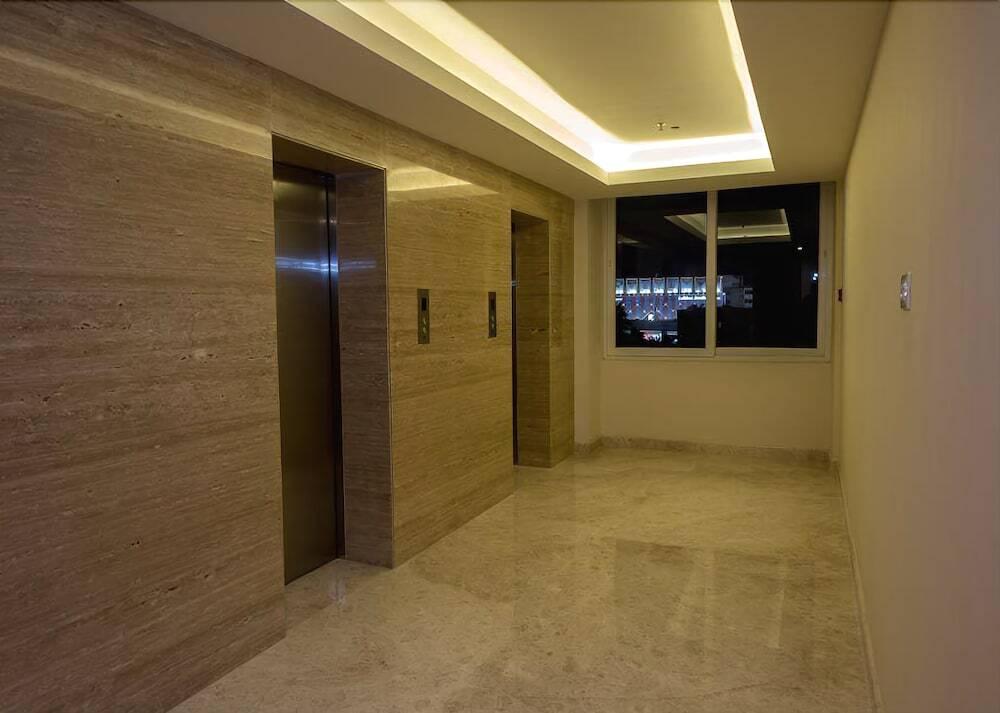 Висакхапатнам: V Hotel