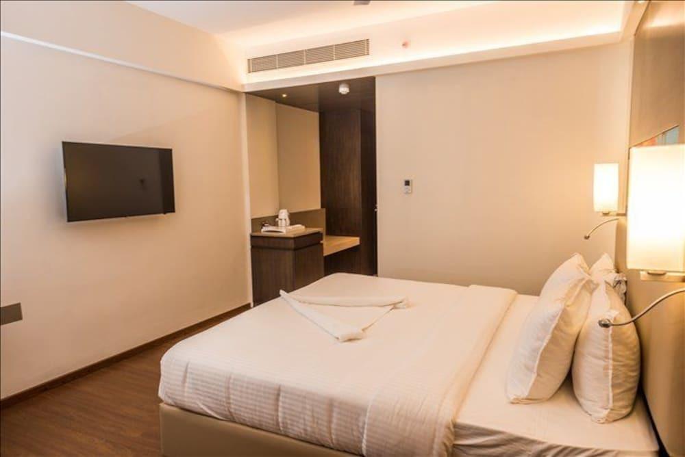 Висакхапатнам: V Hotel
