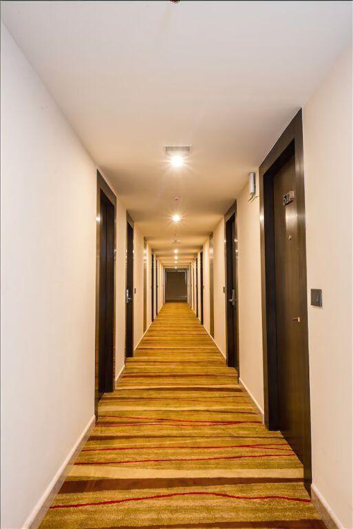 Висакхапатнам: V Hotel