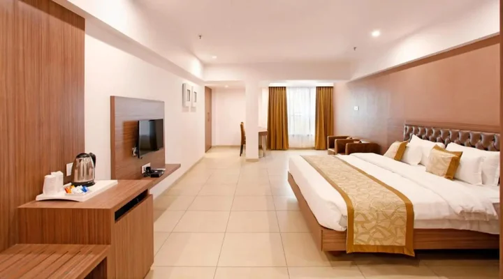Нагпур: Hotel Dwarkamai