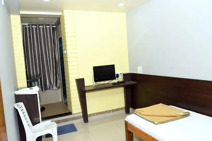 Нараяангаон: Hotel Tukson