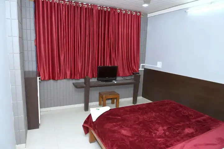 Нараяангаон: Hotel Tukson