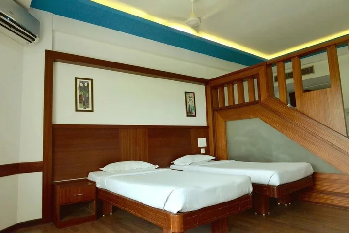 Чираккал: The Pearlview Regency