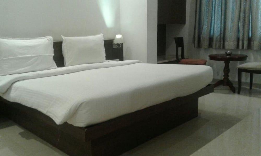 Нашик: Hotel Sai Saya