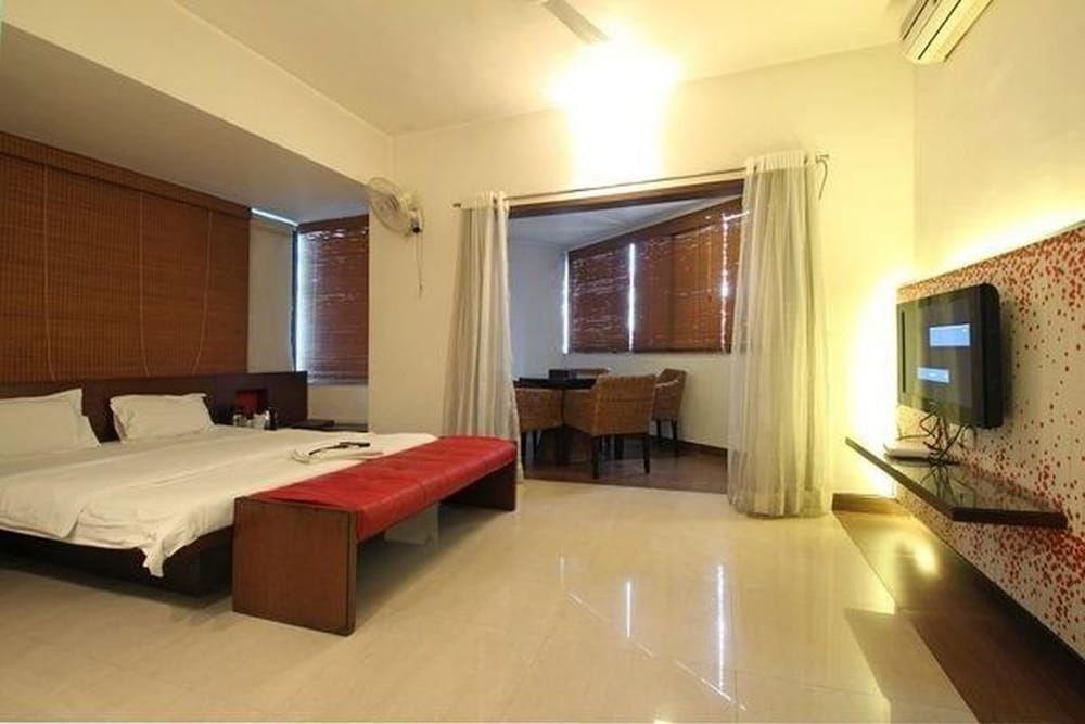 Нашик: Hotel Sai Saya