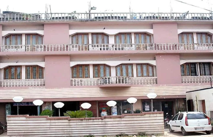 Банкура: Hotel Saptarshi