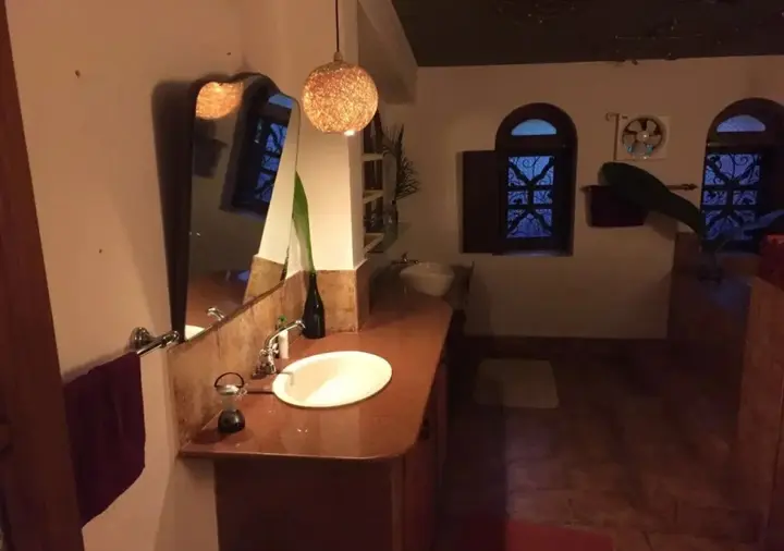 Вагатор: Chikoo House