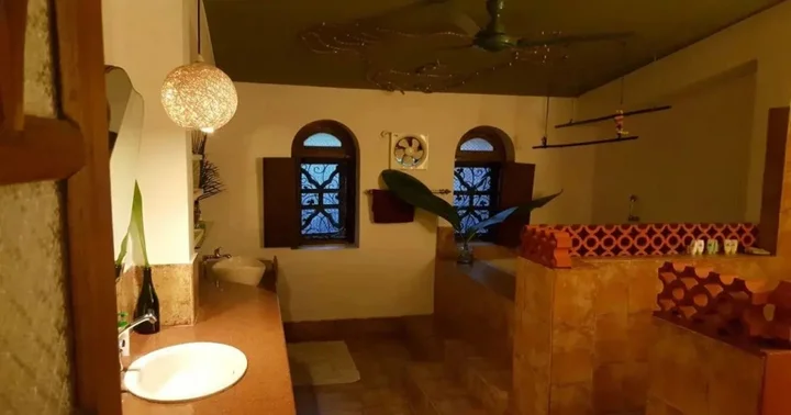 Вагатор: Chikoo House