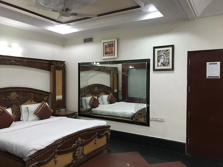 Фаридабад: Hotel Delite