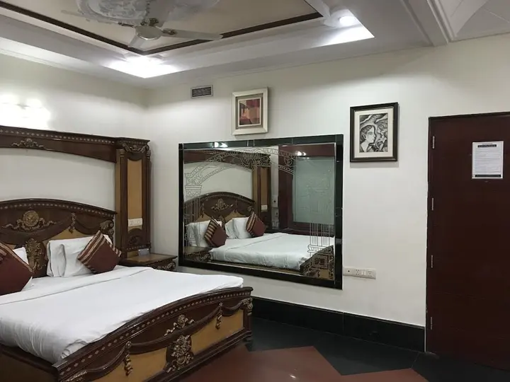 Фаридабад: Hotel Delite