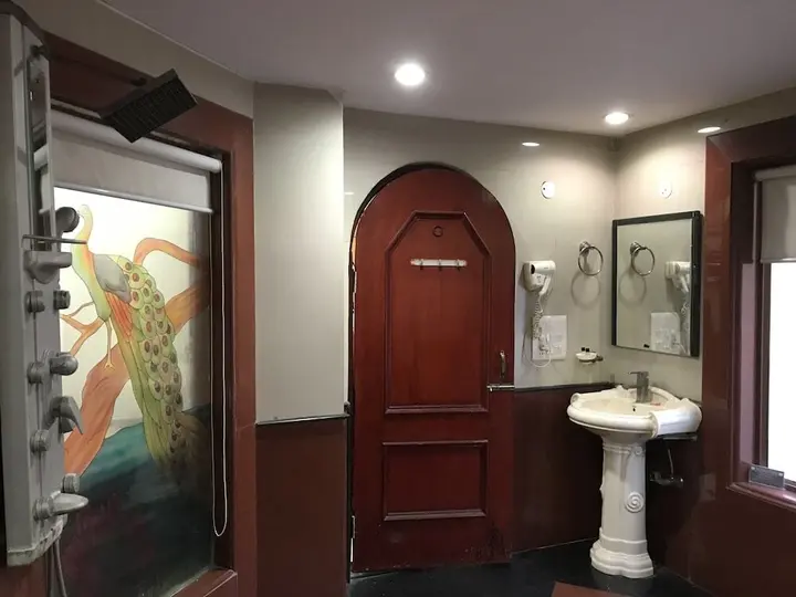 Фаридабад: Hotel Delite