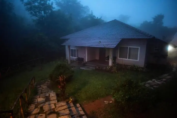Велламундра: Abad Brookside Wayanad