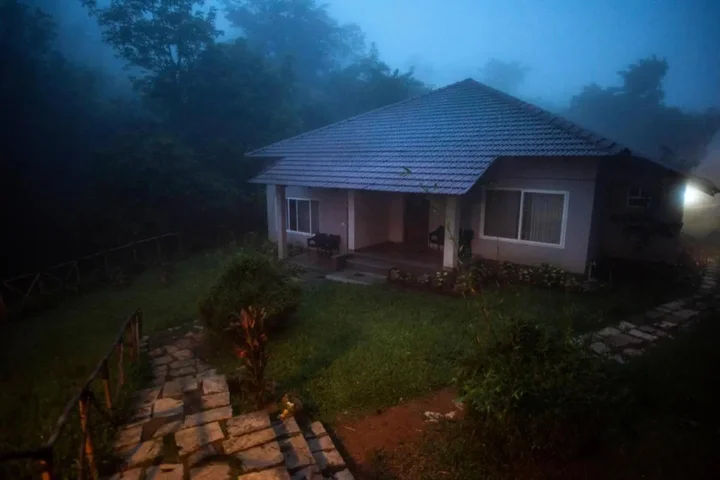 Велламундра: Abad Brookside Wayanad