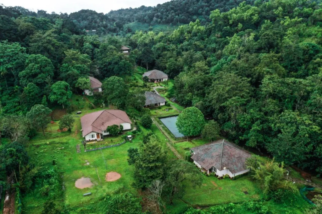 Велламундра: Abad Brookside Wayanad