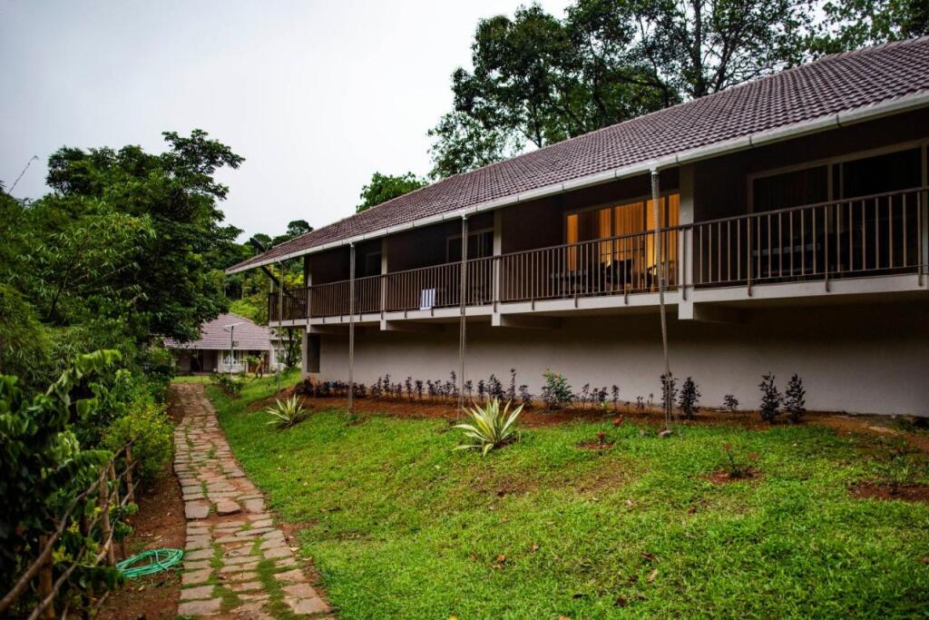 Велламундра: Abad Brookside Wayanad