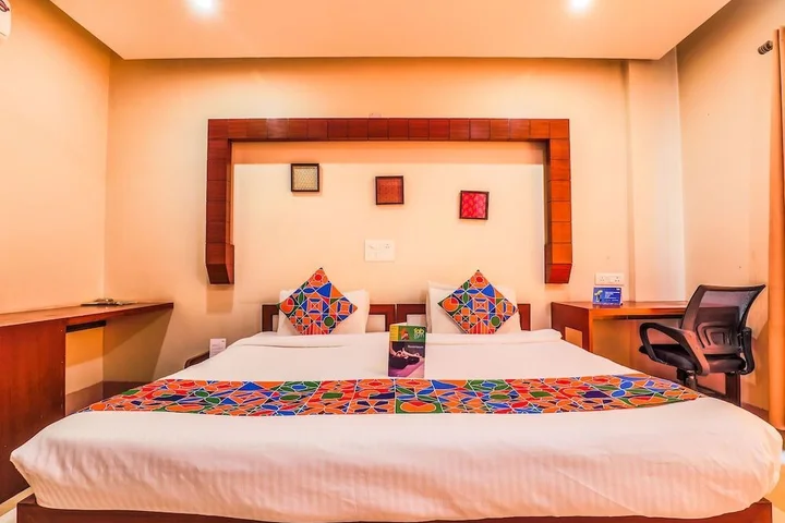Нойда: FabHotel Zineb