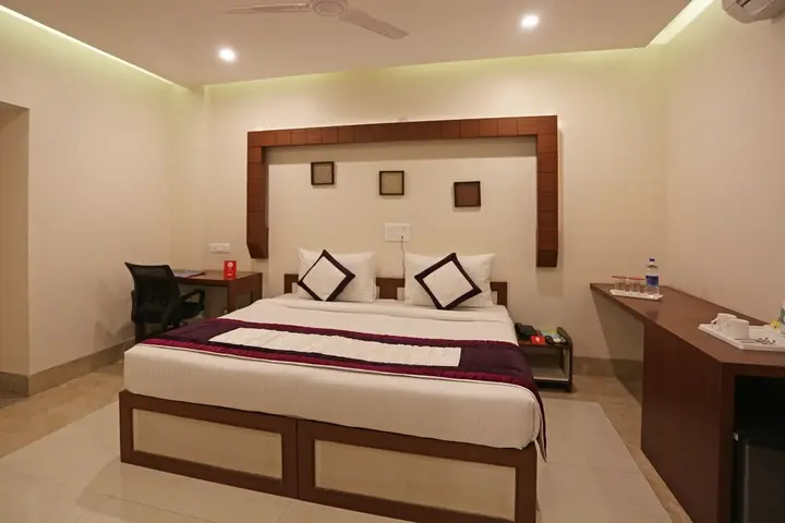 Нойда: FabHotel Zineb