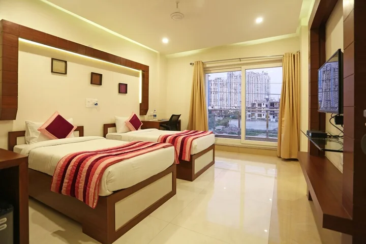 Нойда: FabHotel Zineb